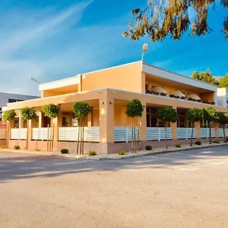 Carda Motel